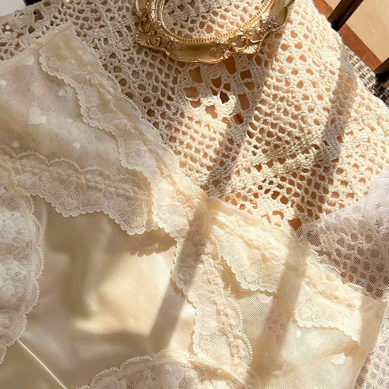 Desire Store, Quần Lót Ren Phối Lụa Cao Cấp – Thiết Kế Viền Ren Trái Tim Điệu Đà DESIRE - 3039 (Premium Silk & Lace Panties with Charming Heart-Patterned Lace Trim DESIRE 3039) - Vàng image 8 of 11