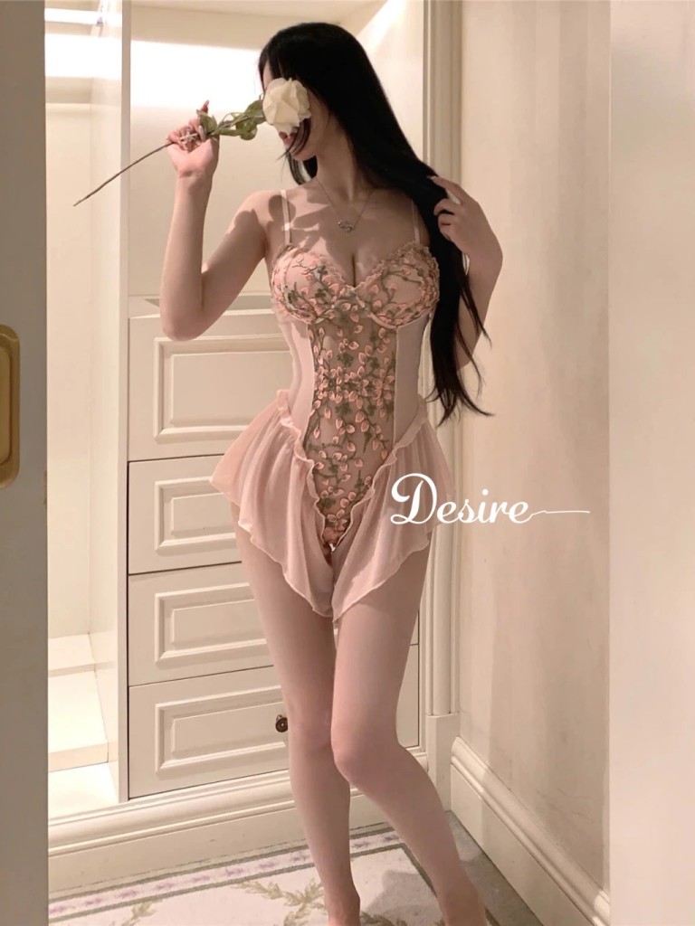 Desire Store, Váy ngủ ren liền thân bodysuit hoạ tiết hoa thêu nổi VN-1130 image 4 of 9