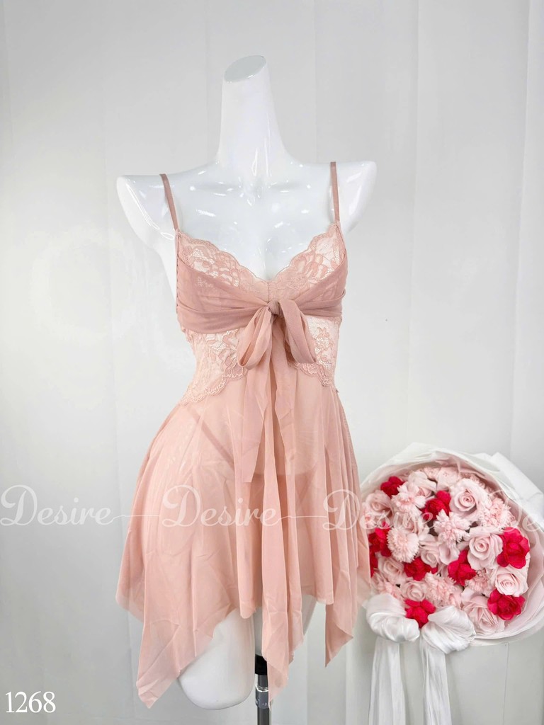 Desire Store, Váy Ngủ Ren Lưới Tà Tách Sành Điệu Tôn Dáng DESIRE-1268 (Stylish, Figure-Flattering Lace and Mesh Slit-Hem Nightgown DESIRE-1268) - Hồng image 8 of 9