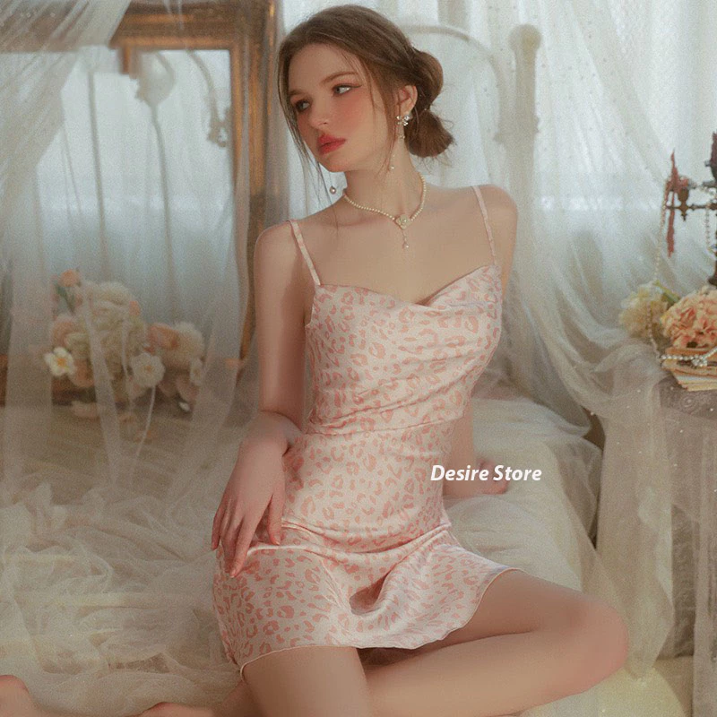 Desire Store, Váy ngủ hai dây lụa cổ đổ chất liệu lụa satin cao cấp chất mát, mềm mịn VN-3282 image 2 of 10