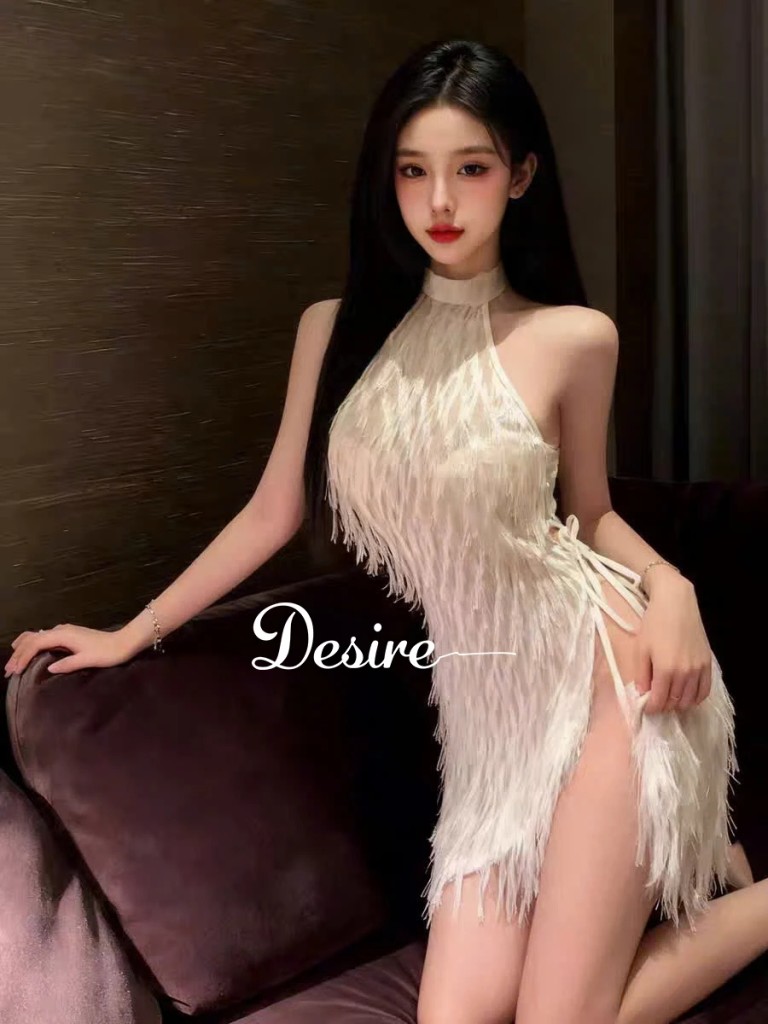 Desire Store, Váy ngủ tua rua cổ yếm sang trọng quyến rũ - Váy ngủ sexy sẻ đùi cao cấp DESIRE VN-6533 image 3 of 10
