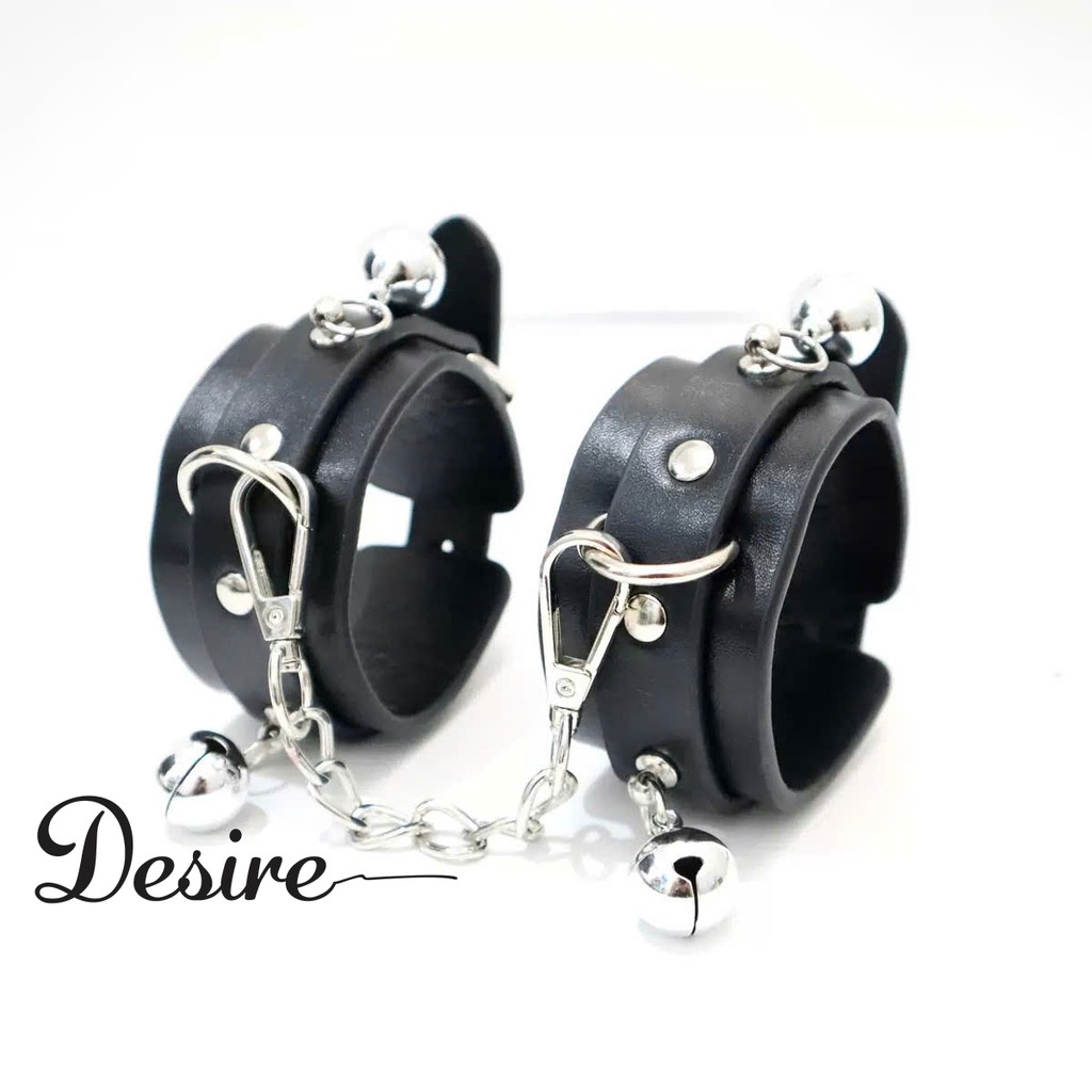 Desire Store, Còng Tay Da Đính Kèm Dây Xích Kim Loại - Phụ Kiện Trói Tay Roleplay BDSM Cao Cấp DESIRE -2024424 (Leather Handcuffs with Metal Chain - Premium BDSM Roleplay Restraints DESIRE - 2024424) image 2 of 5