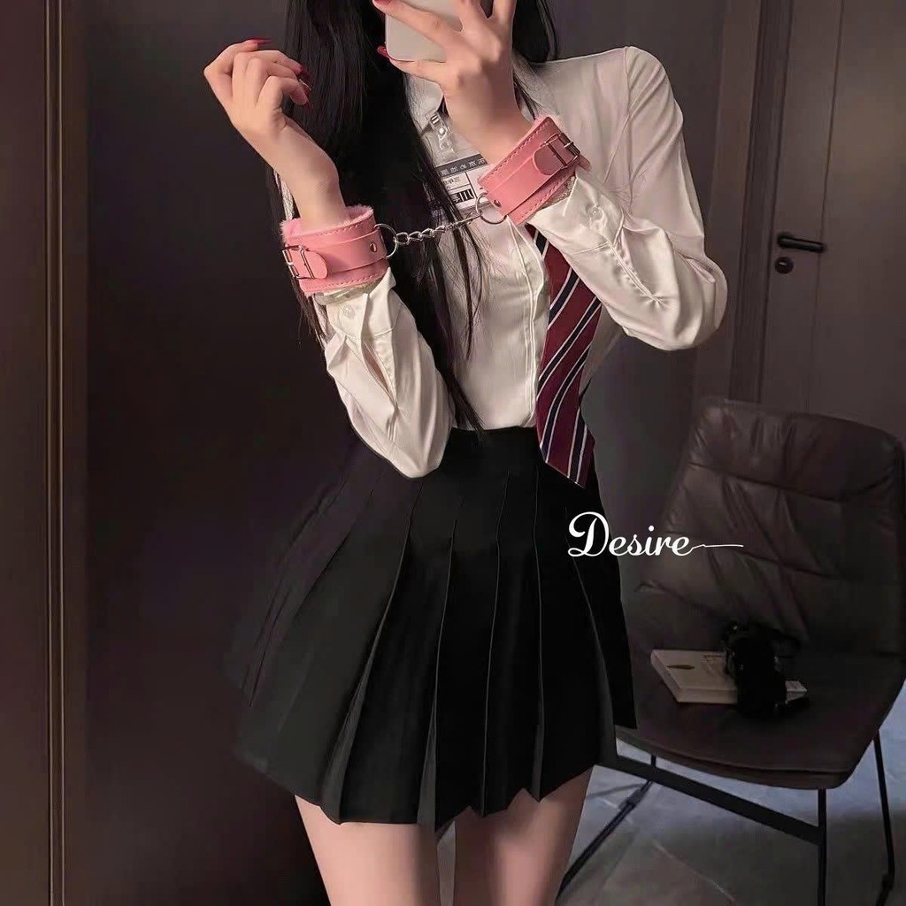 Desire Store, 3080 Vòng Tay Còng Số 8 Bằng Da Cao Cấp Lót Bông Mềm Mại - BDSM - Phụ Kiện Cosplay Đồ Ngủ Quyến Rũ DESIRE image 2 of 11