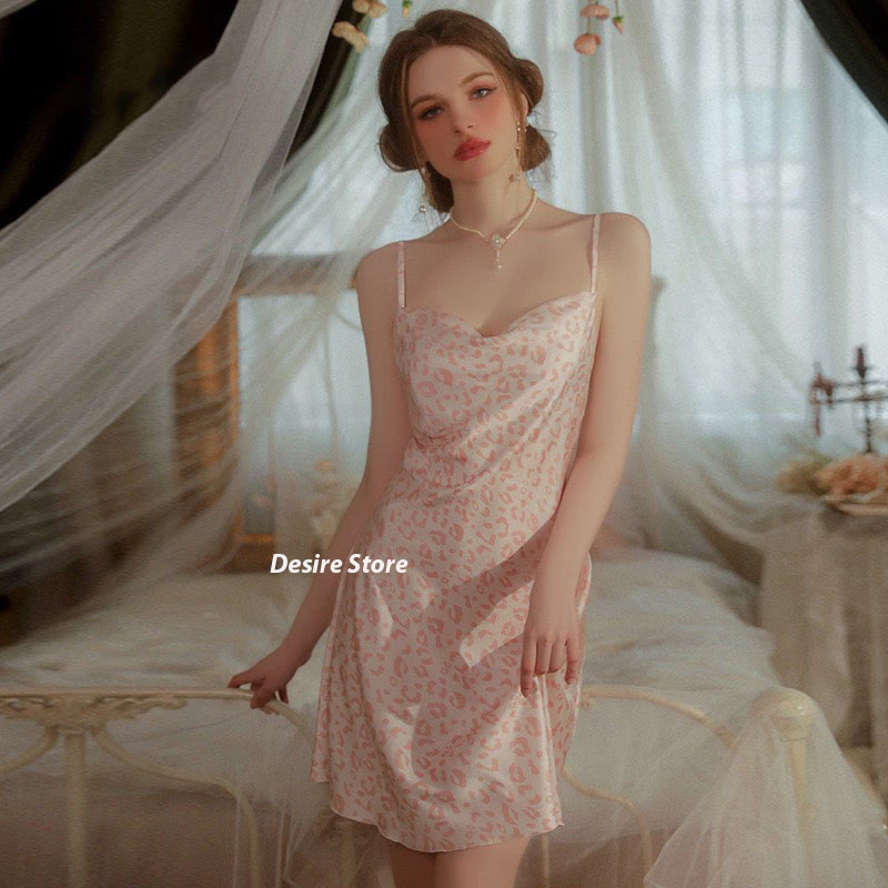 Desire Store, Váy ngủ hai dây lụa cổ đổ chất liệu lụa satin cao cấp chất mát, mềm mịn VN-3282 image 3 of 10