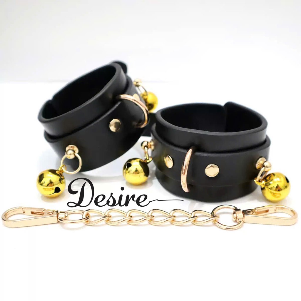 Desire Store, Còng Tay Da Đính Kèm Dây Xích Kim Loại - Phụ Kiện Trói Tay Roleplay BDSM Cao Cấp DESIRE -2024424 (Leather Handcuffs with Metal Chain - Premium BDSM Roleplay Restraints DESIRE - 2024424) image 1 of 5