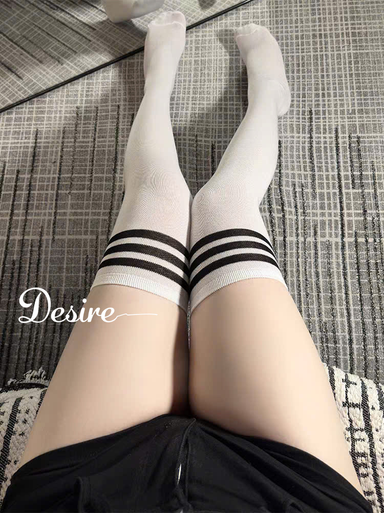 Desire Store, Tất thun trắng sọc đùi cosplay nữ sinh đủ màu Đen trắng xanh T-018 image 7 of 11