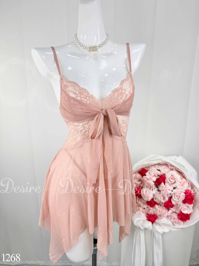 Desire Store, Váy Ngủ Ren Lưới Tà Tách Sành Điệu Tôn Dáng DESIRE-1268 (Stylish, Figure-Flattering Lace and Mesh Slit-Hem Nightgown DESIRE-1268) image 5 of 9