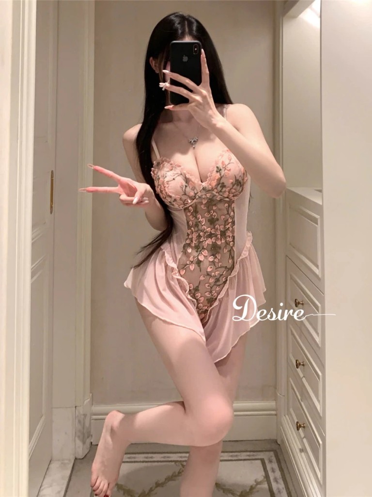 Desire Store, Váy ngủ ren liền thân bodysuit hoạ tiết hoa thêu nổi VN-1130 image 5 of 9