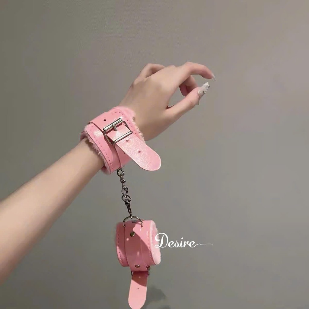 Desire Store, 3080 Vòng Tay Còng Số 8 Bằng Da Cao Cấp Lót Bông Mềm Mại - BDSM - Phụ Kiện Cosplay Đồ Ngủ Quyến Rũ DESIRE image 9 of 11