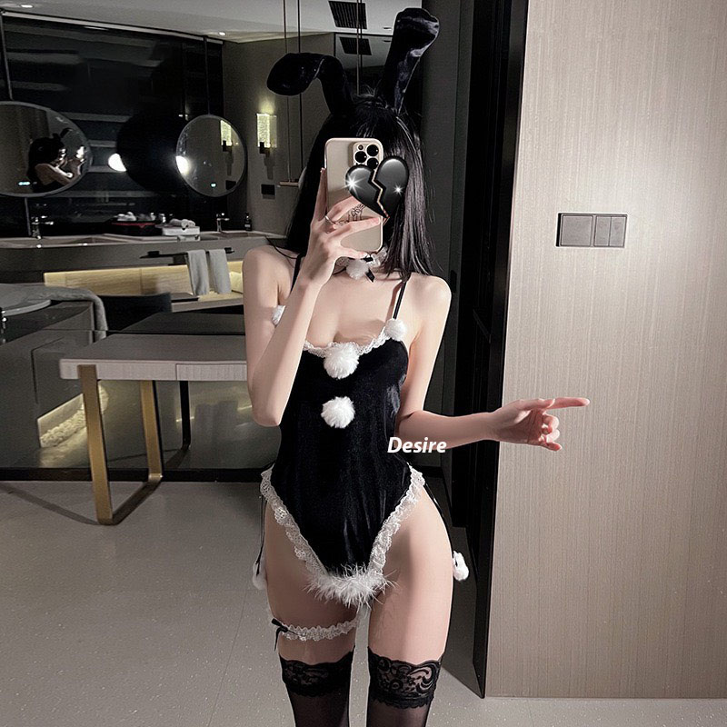 Desire Store, Bộ đồ ngủ nhung mềm cao cấp Cosplay cô nàng thỏ dịp Giáng sinh Noel quyến rũ DESIRE VN-1405 image 2 of 12