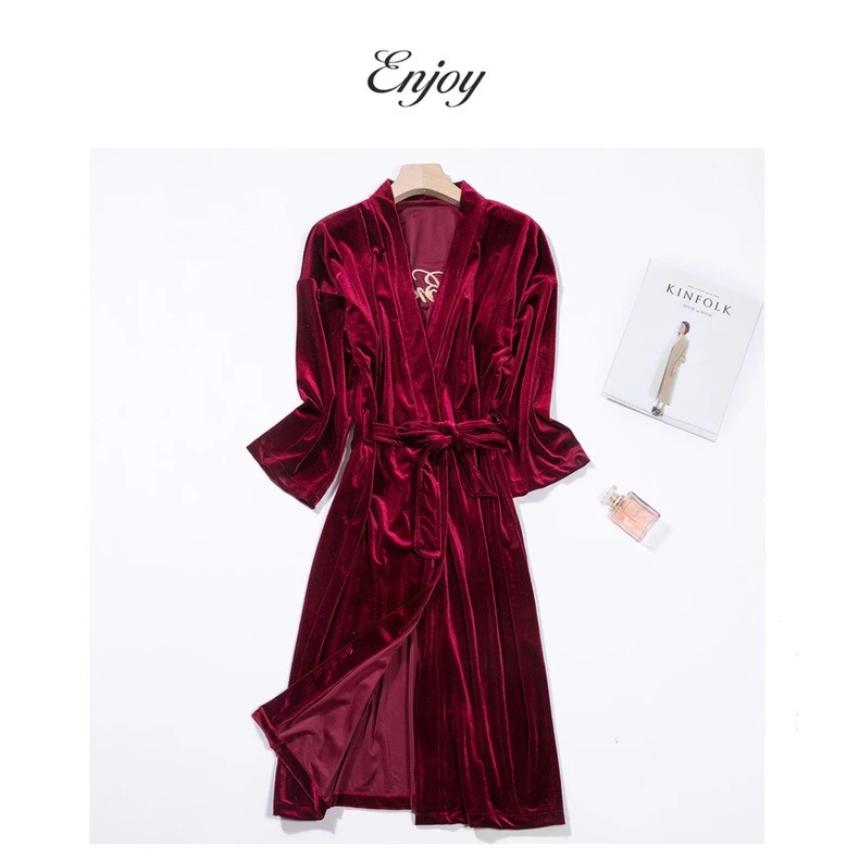 Desire Store, Áo choàng nhung đỏ đô cao cấp thêu chữ Bride VNN-0079 - Đỏ, L image 9 of 9