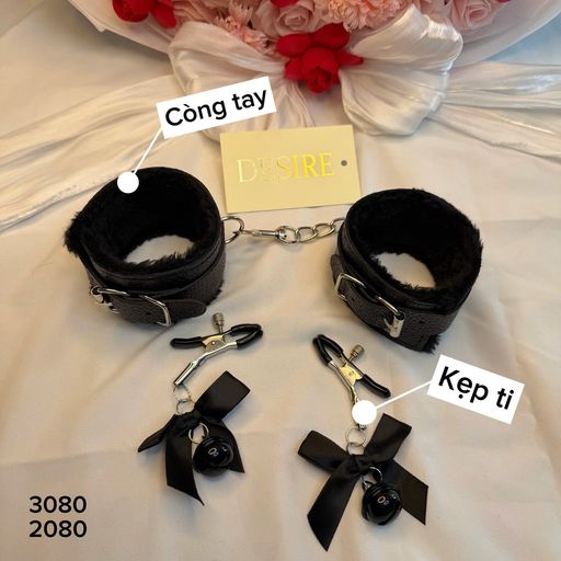  Combo Set Phụ Kiện Cosplay Còng Tay Da Lót Lông Và Kẹp Ti Chuông Nơ Hồng Quyến Rũ DESIRE  Combo Đen (Kẹp Ti-3080 + Còng Tay-2080) - Available variant