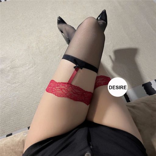 Tất đùi nữ trái tim phối ren phong cách gợi cảm sexy cosplay phòng the DESIRE W7007 Tất Đen đai đỏ W15 - Available variant