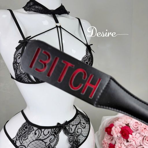 Roi da cao cấp phòng the - Phụ kiện phòng the BDSM - Phụ kiện phòng the DESIRE 3423 Roi da đen cao cấp (Chữ BITCH) - Available variant